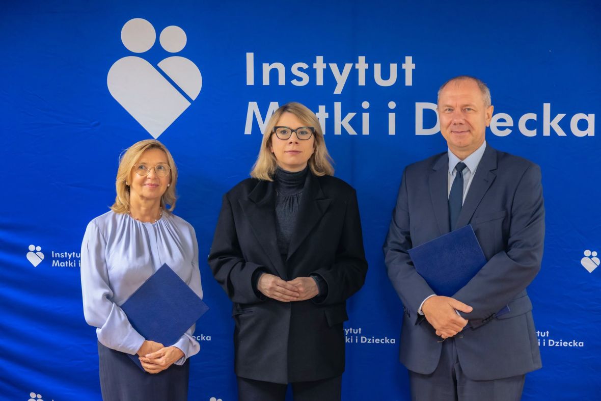 od lewej: dr Alicja Karney- Dyrektorka IMiD, Monika Sikora- Podsekretarz Stanu w Ministerstwie Funduszy i Polityki Regionalnej, Marcin Kołnierzak – Dyrektor Centrum Projektów Europejskich
